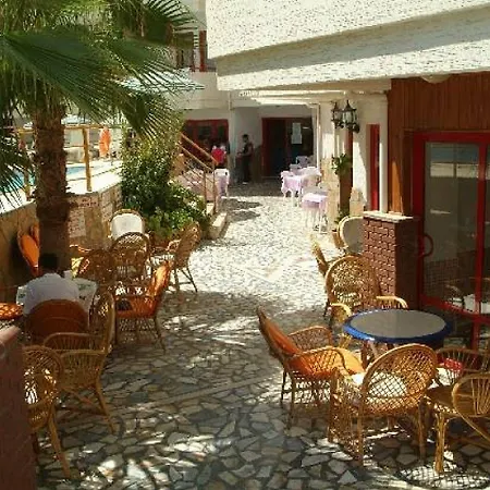 Semiz アパートホテル