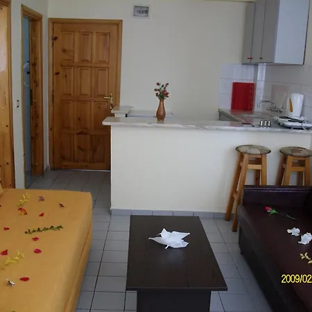 Semiz アパートホテル