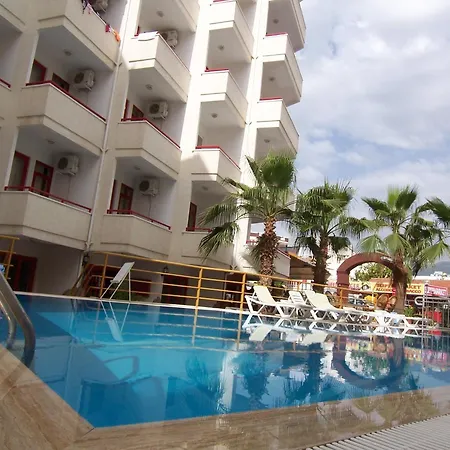 Semiz アパートホテル