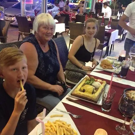 מלון דירות Semiz 2*